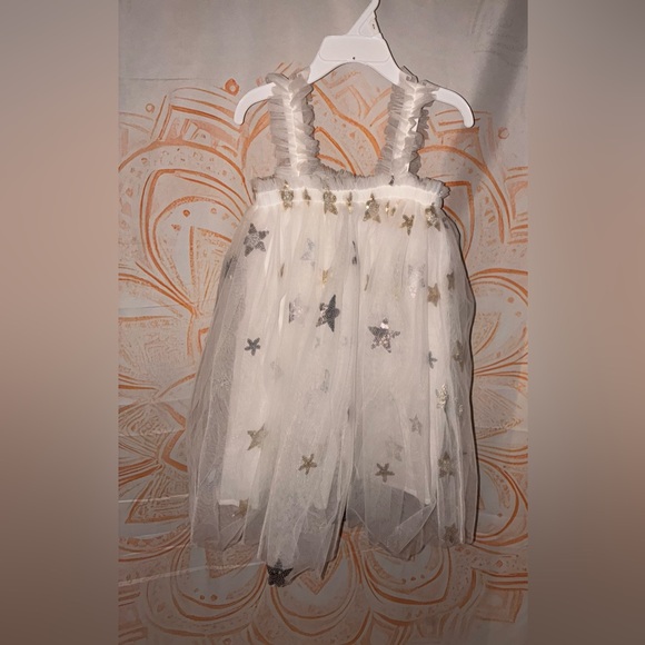 Toddler Girl Bundle: Floral and Starry Tulle Dresses - Picture 3 of 12